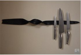Twisted knife rack