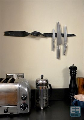 Twisted knife rack 