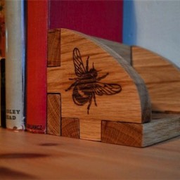 bee theme bookend
